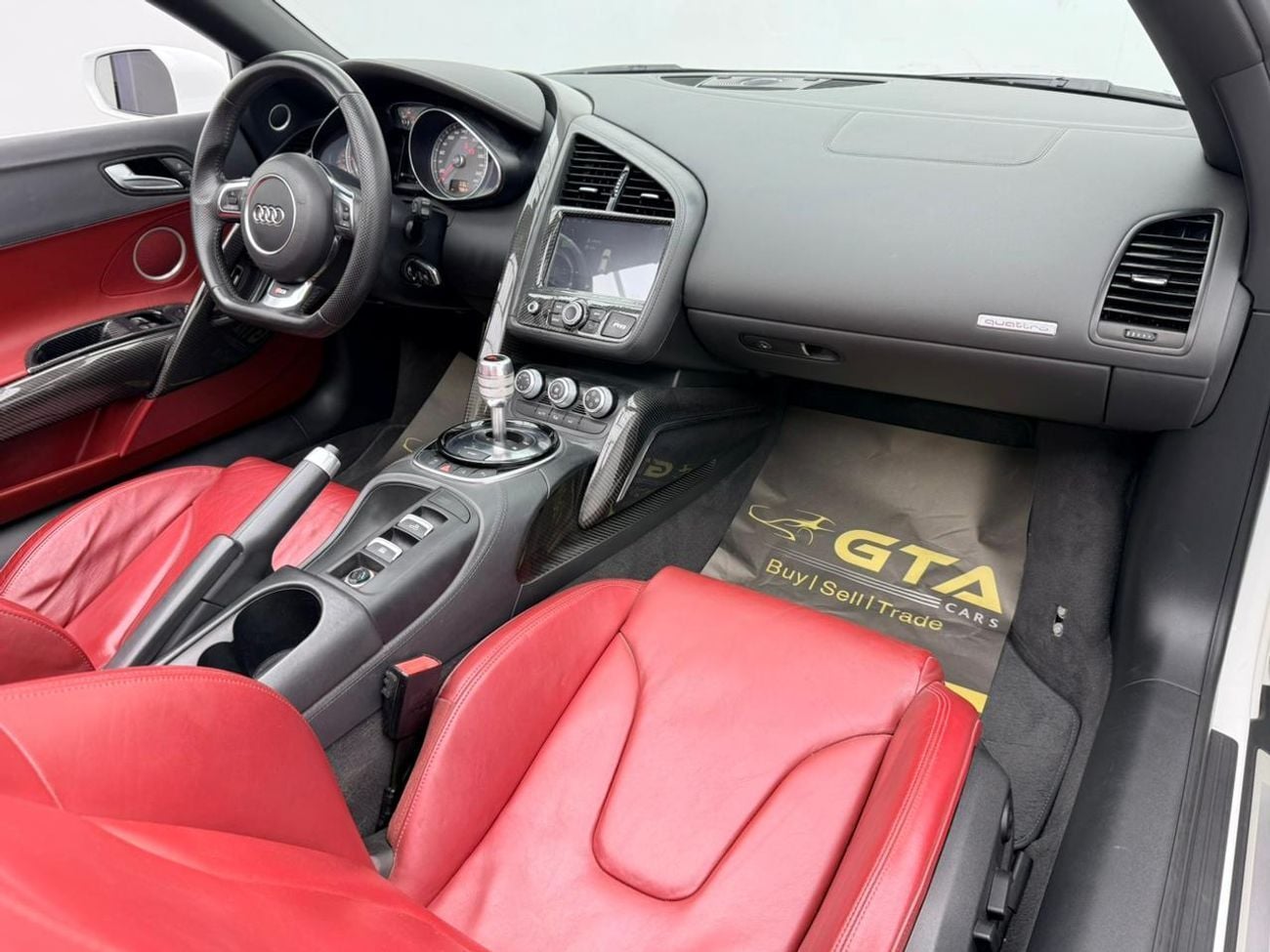 أودي R8 سبايدر FSI 2014 Audi R8 Spyder, Service History, Excellent Condition, GCC