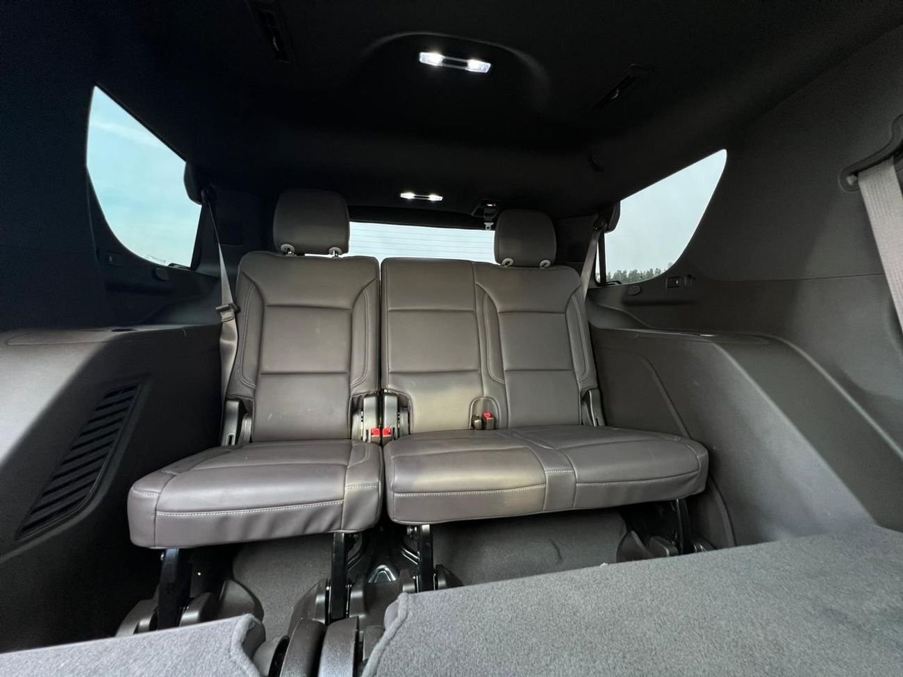 جي أم سي يوكون جيمس يوكن اس ال تي  موديل 2023   مواصفات خليجية  صبغ وكالة بدون حوادث تحت الضمان