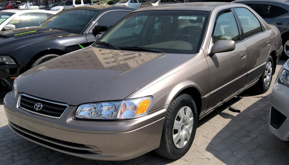 Toyota Camry for sale: AED 11,000. Brown, 1999