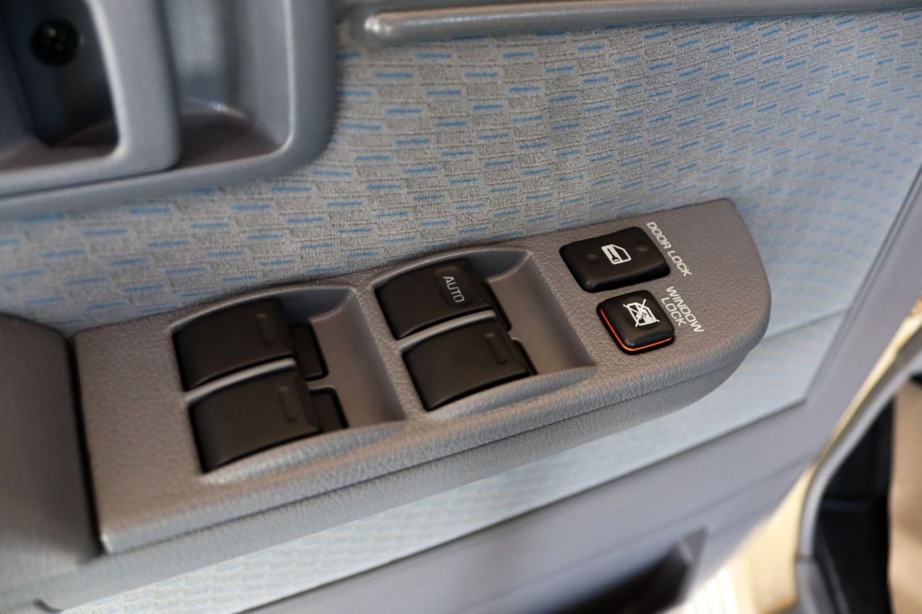 Toyota Land Cruiser GRJ 76 4.0 V6 M/T