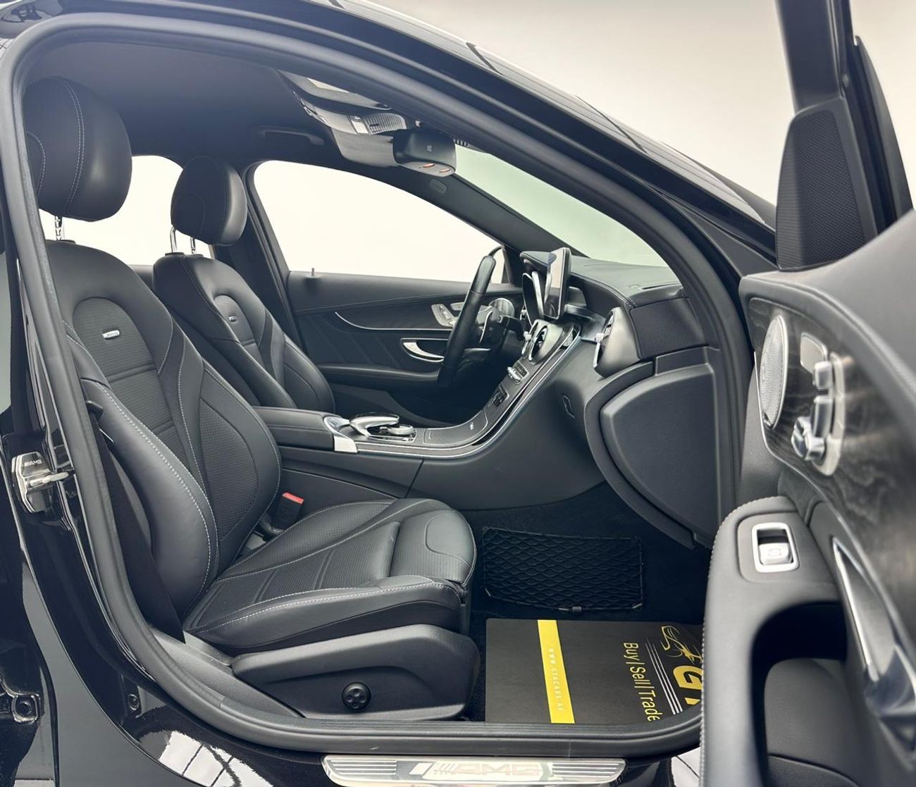 مرسيدس بنز C 63 AMG Std 4.0L Sedan