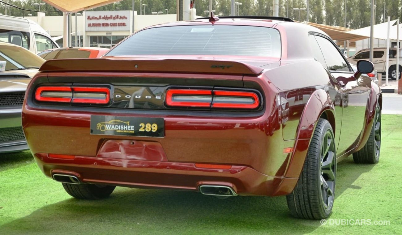 Dodge Challenger Challenger SXT V6 3.6L 2018/FullOption/SRT Wide Body/Original Leather Interior/Good Condition