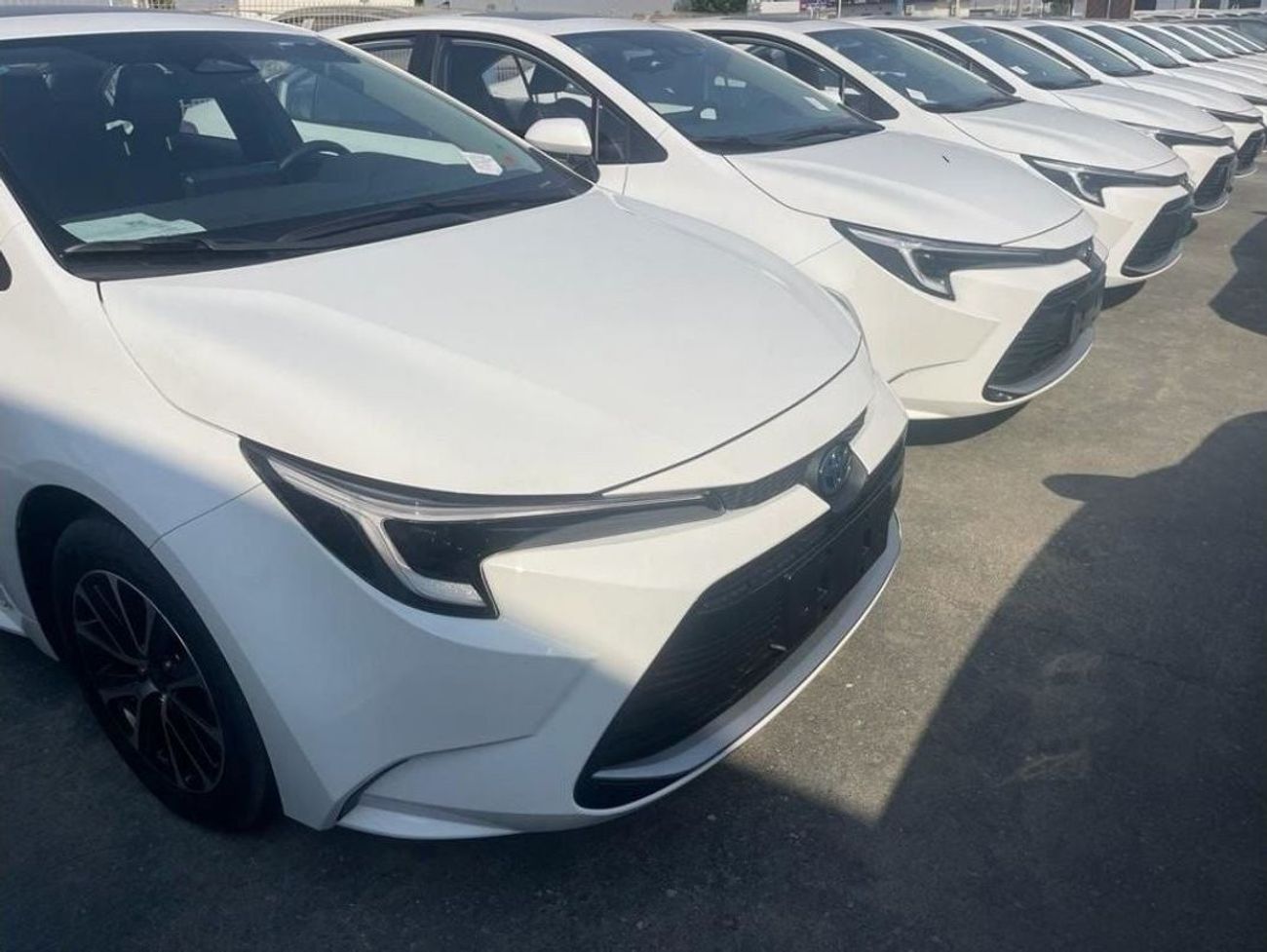 Toyota Corolla 1.8 L HYBRID LEVIN