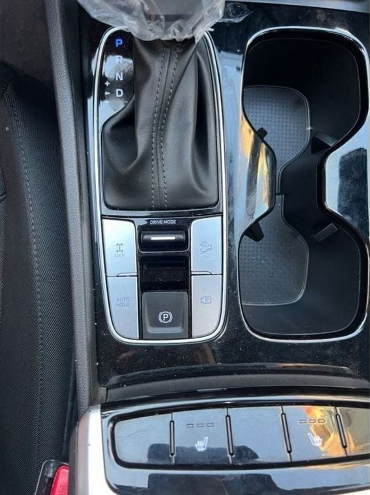 هيونداي سانتا كروز FULL OPTION KM 1400 4X4 PUSH START SUNROOF