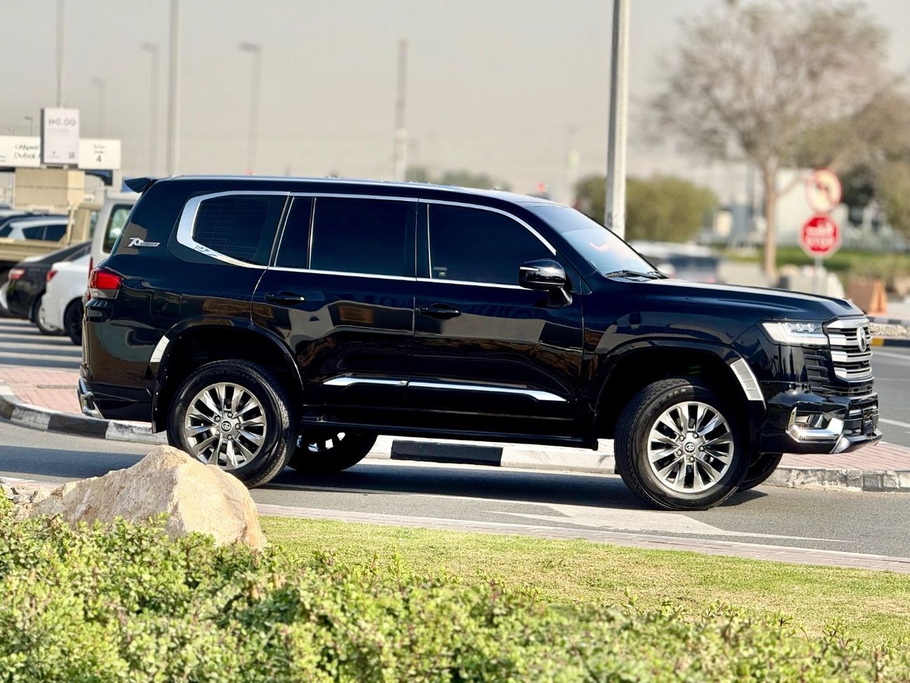 تويوتا لاند كروزر Toyota Land Cruiser V6 model 2019 fuel petrol interior and exterior 2025