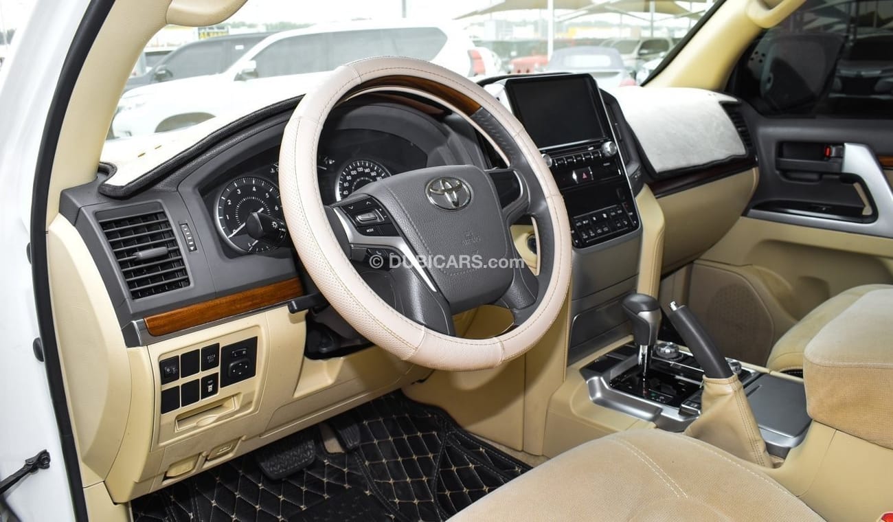 Toyota Land Cruiser GXR V8