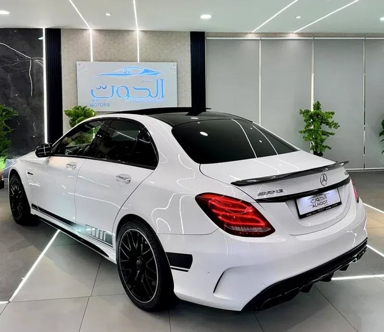 Mercedes-Benz C 63S AMG Std 4.0L Sedan