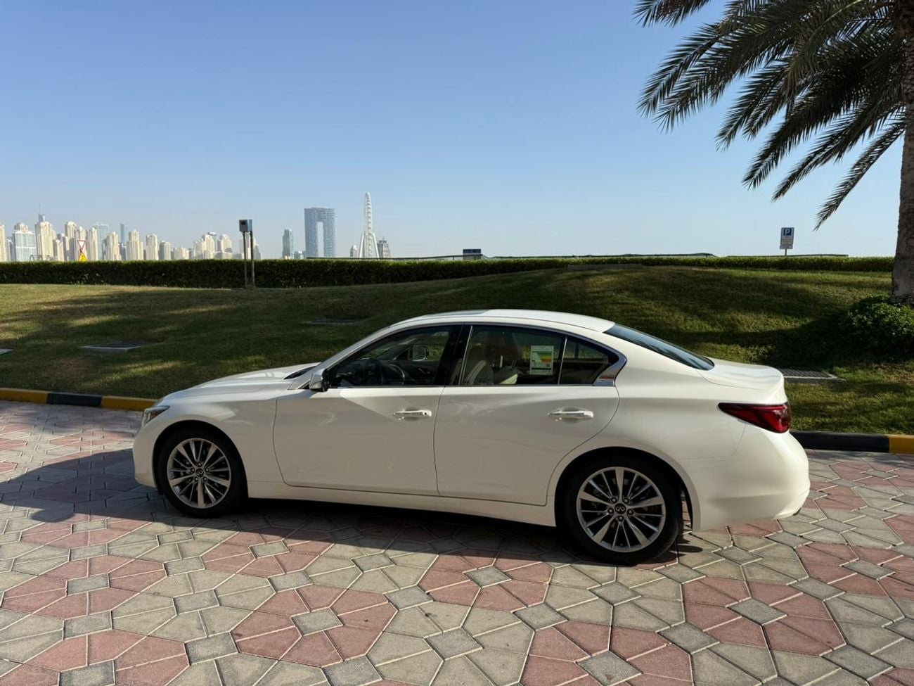 Infiniti Q50 LUXE