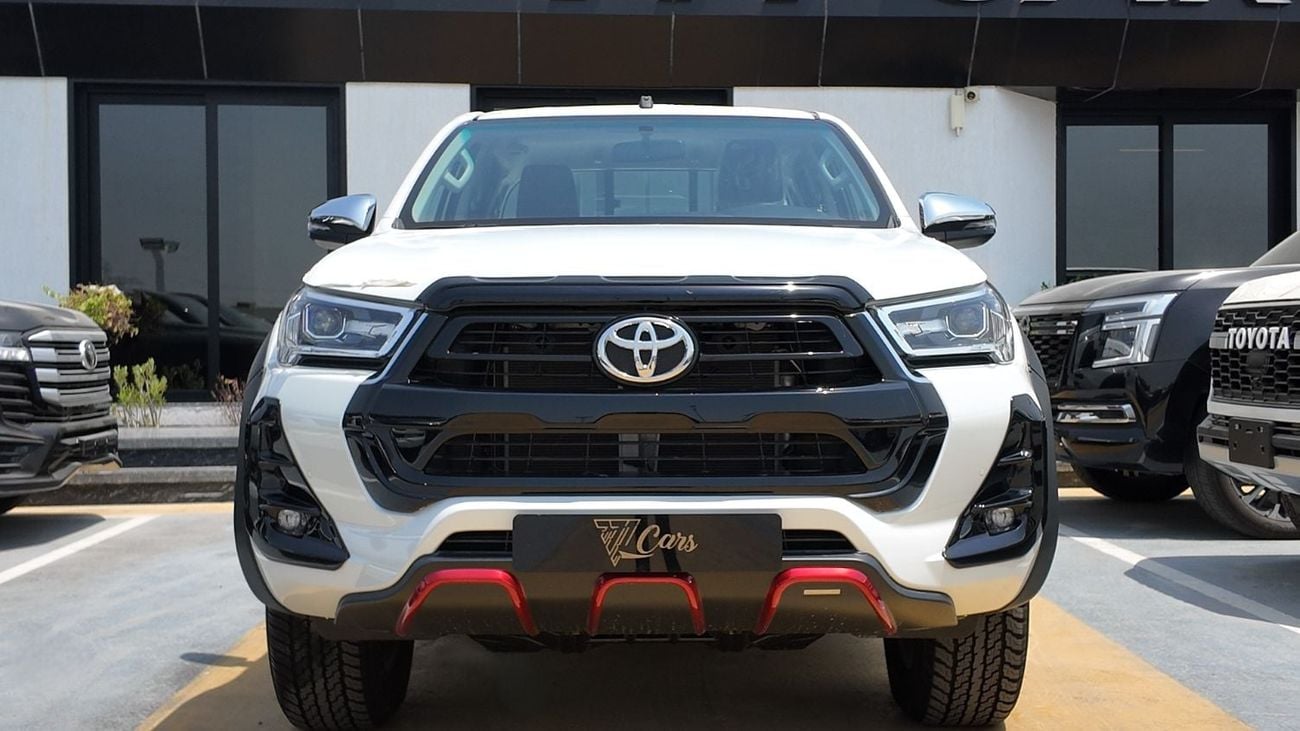 تويوتا هيلوكس  TOYOTA HILUX SR5 4.0 V6 4WD A/T 2026