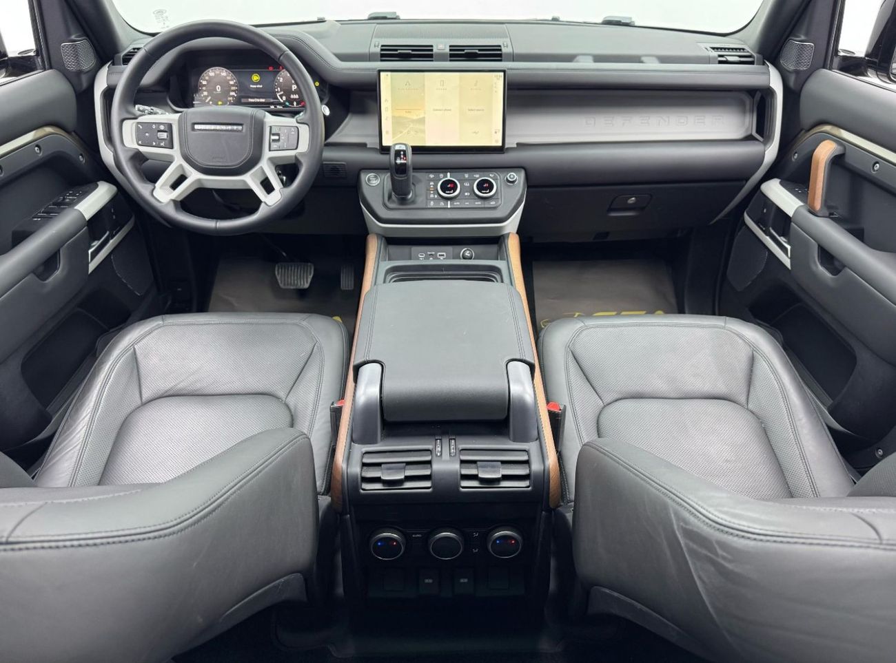 Land Rover Defender 110 HSE P400 3.0L 2024 Land Rover Defender 110 P400 HSE, 2028 Land Rover Warranty, Very Low Kms, GCC