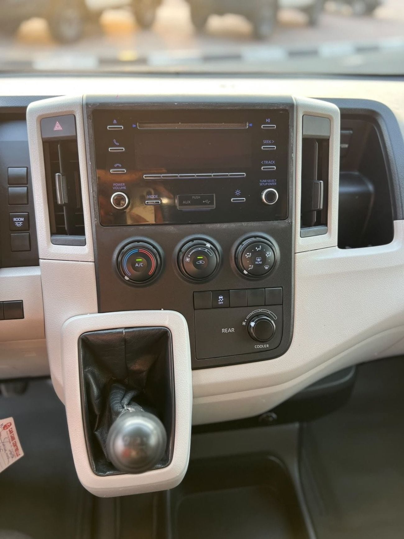 Toyota Hiace 2021 Toyota Hiace 3.5L V6 - Passenger - Manual - Patrol   13 Seater - No Accident -