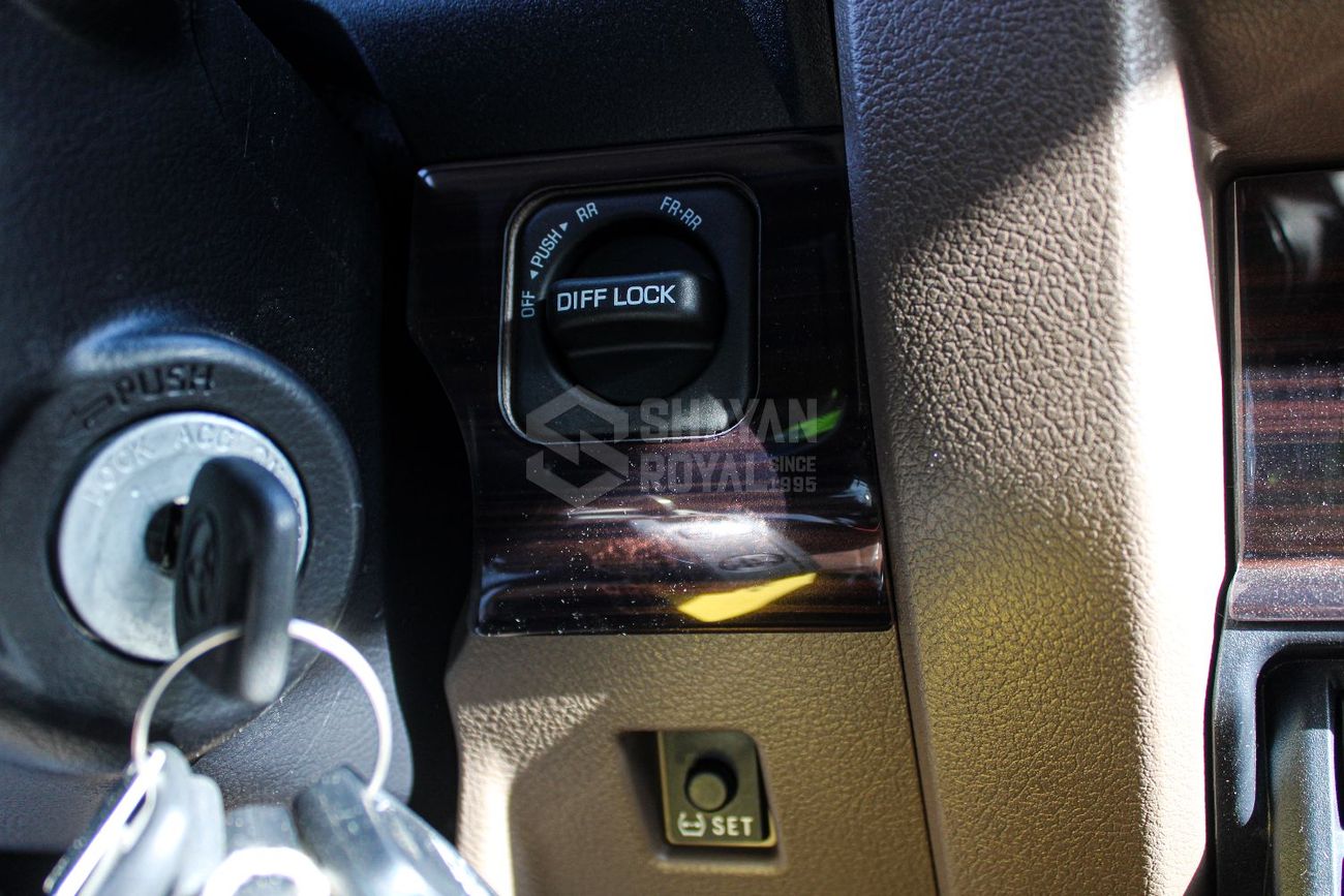 تويوتا لاند كروزر بيك آب LC79 4.0L V6 PETROL LX-Z1 4WD AT DC 2025MY