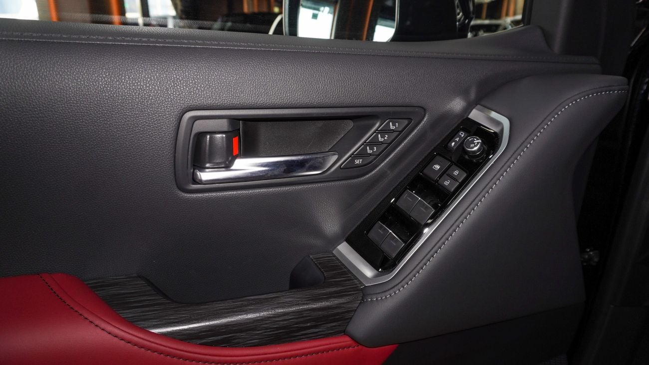 Toyota Land Cruiser VXR 3.5 L Twin Turbo V6