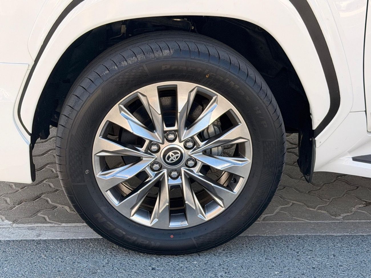 Toyota Land Cruiser VXR TWIN TURBO RHD