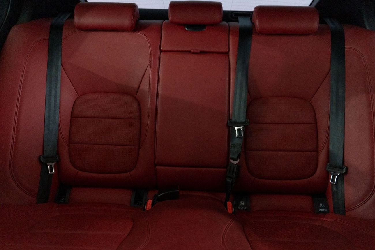 Jaguar XE R-Dynamic SE P300 R Dynamic / Jaguar Warranty & Extended Service Contract