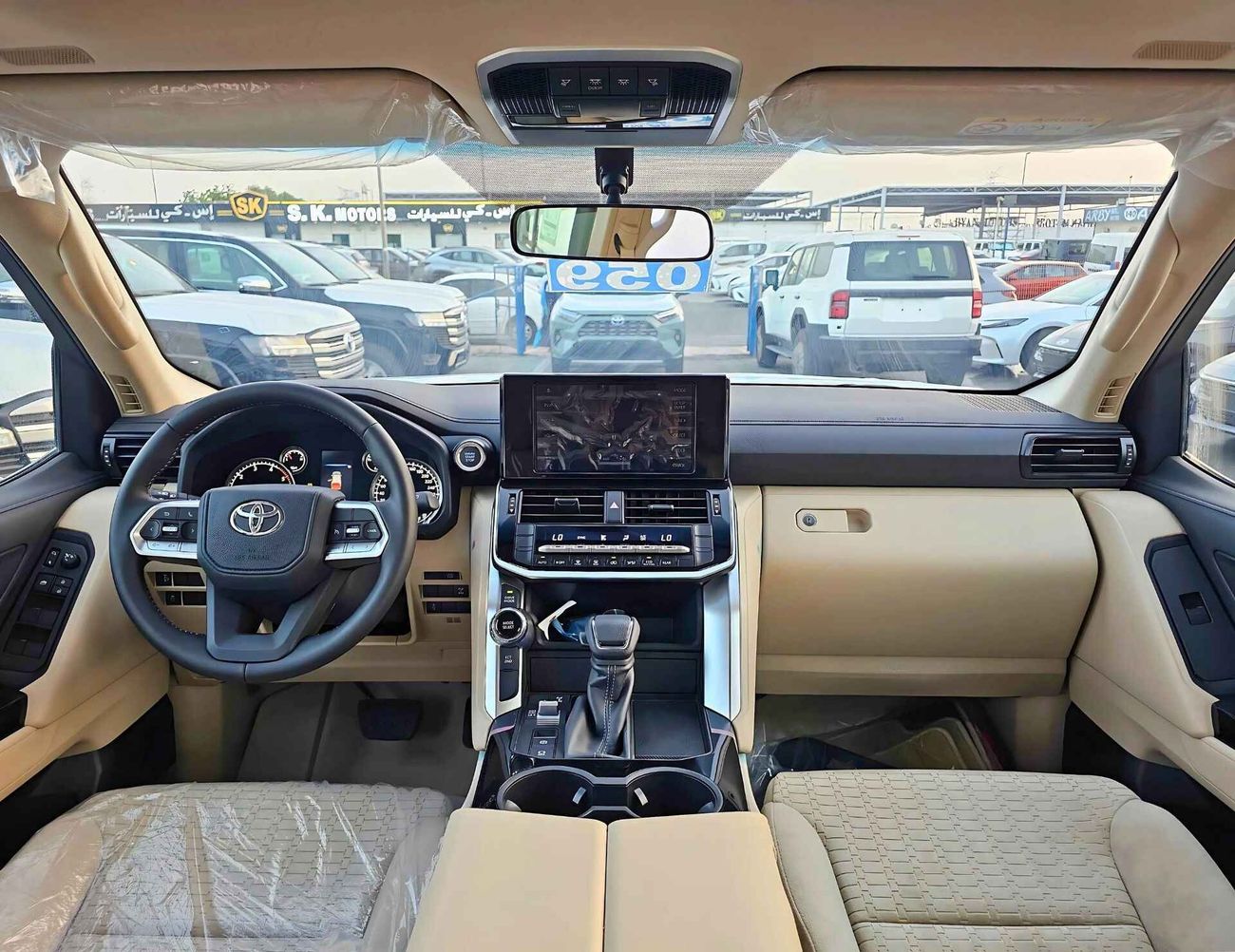 تويوتا لاند كروزر LC300 GXR / 3.3L V6 DIESEL / MID-STD DVD / DRIVER PWR SEAT / SUNROOF (CODE # GXR-G1)