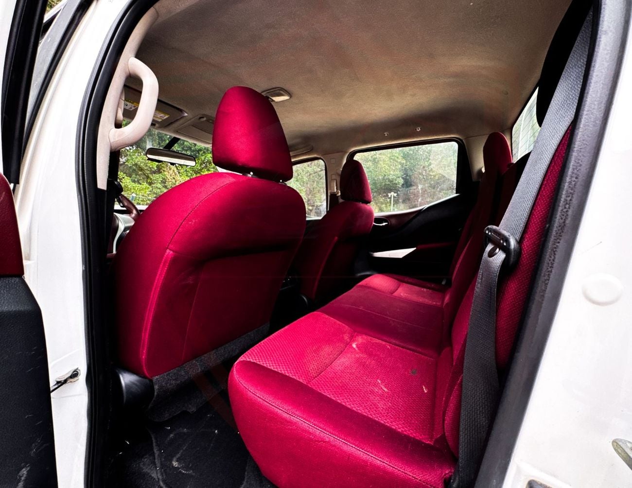 Nissan Navara Std 2.5L 4WD A/T Nissan Navara | 2.5 L | 2022 | GCC | Accident-Free | In Excellent Condition | 924 P