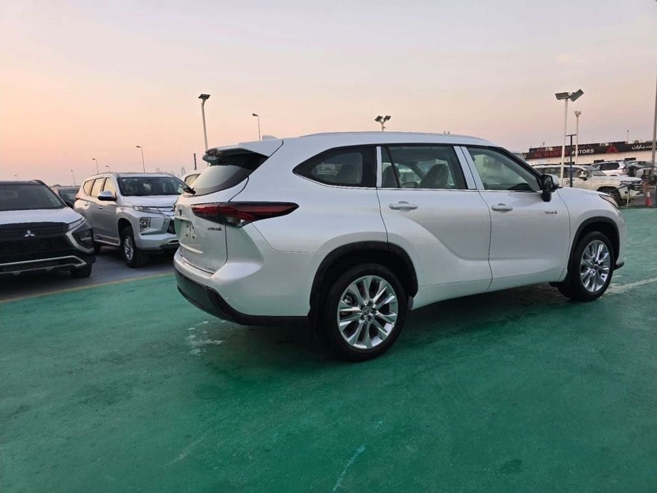 Toyota Highlander 2.5L Hybrid VXR (AWD)