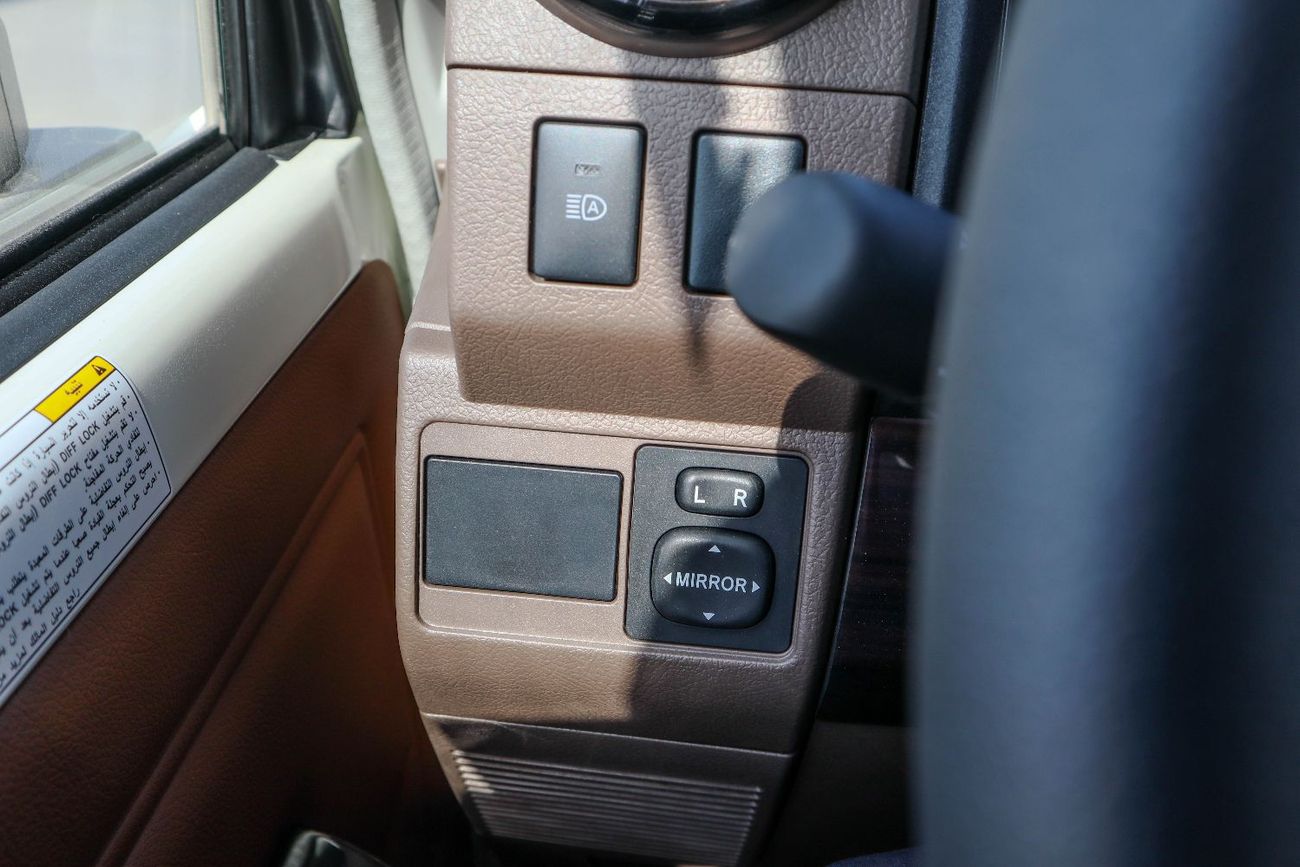 Toyota Land Cruiser Pick Up Std 4.0L Double Cab Utility 4WD Toyota Land Cruiser 70 Series (GRJ79, 4.0L, Double Cab, 4WD)