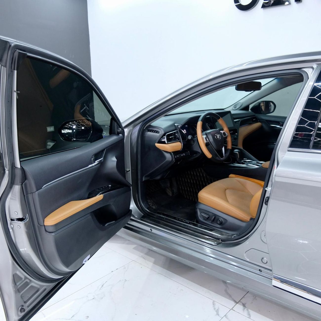 Toyota Camry V6-GCC-Agency Service-Under Warranty-Accident Free-Excellent Condition