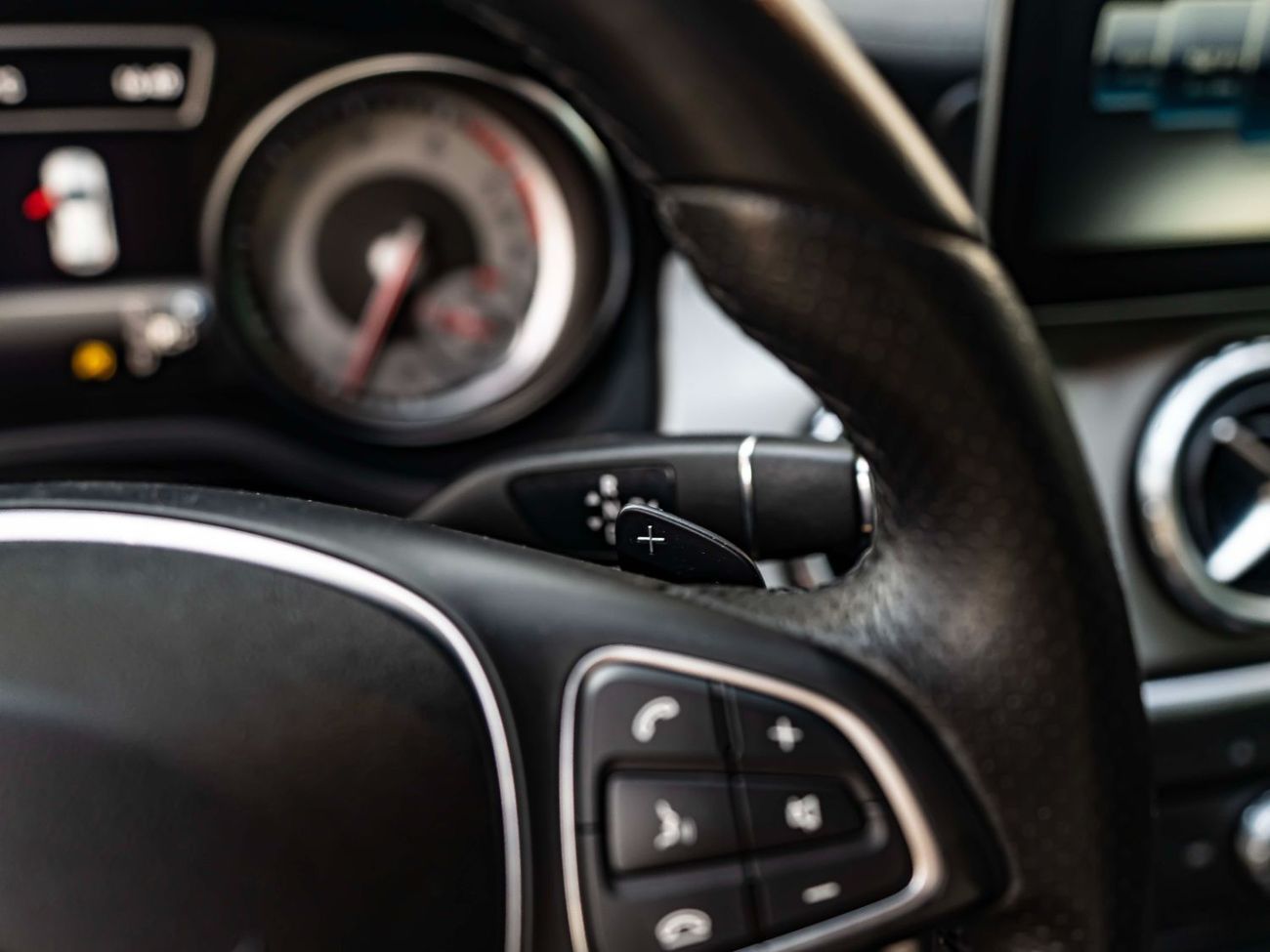 مرسيدس بنز GLA 250 Std 2.0L (211 HP)