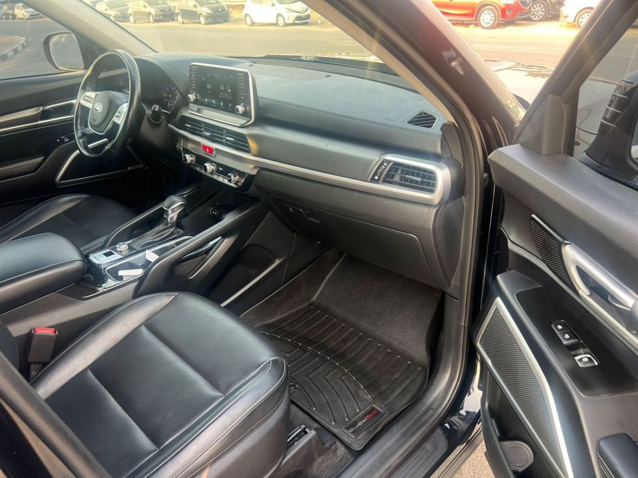 Kia Telluride LX 2020 Kia Telluride 3.8L V6 - Rear Camera & Sensor - Leather Seats With Rims -