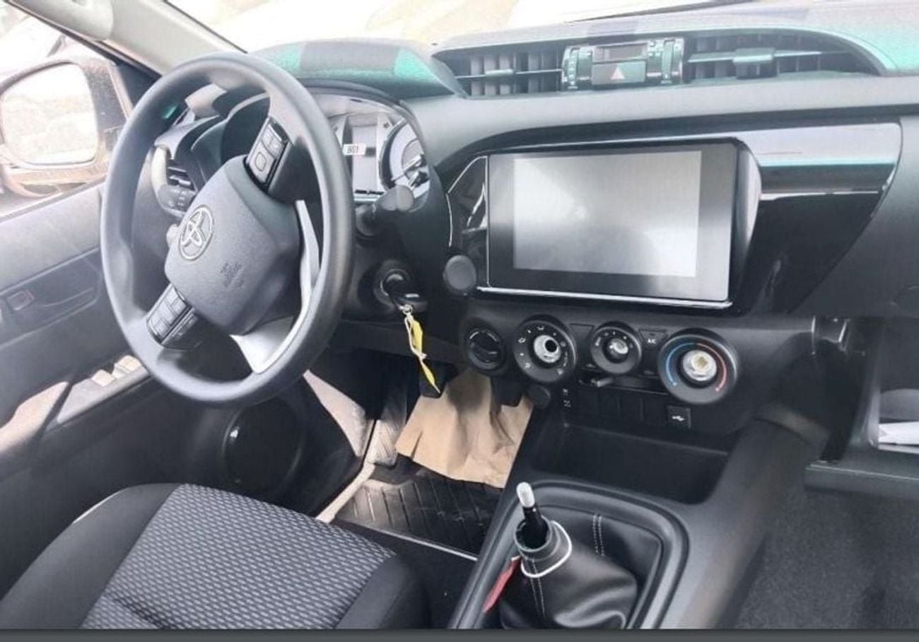 Toyota Hilux DLX 2.4L DEISEL M/T DOUBLE CABIN PICKUP ▾