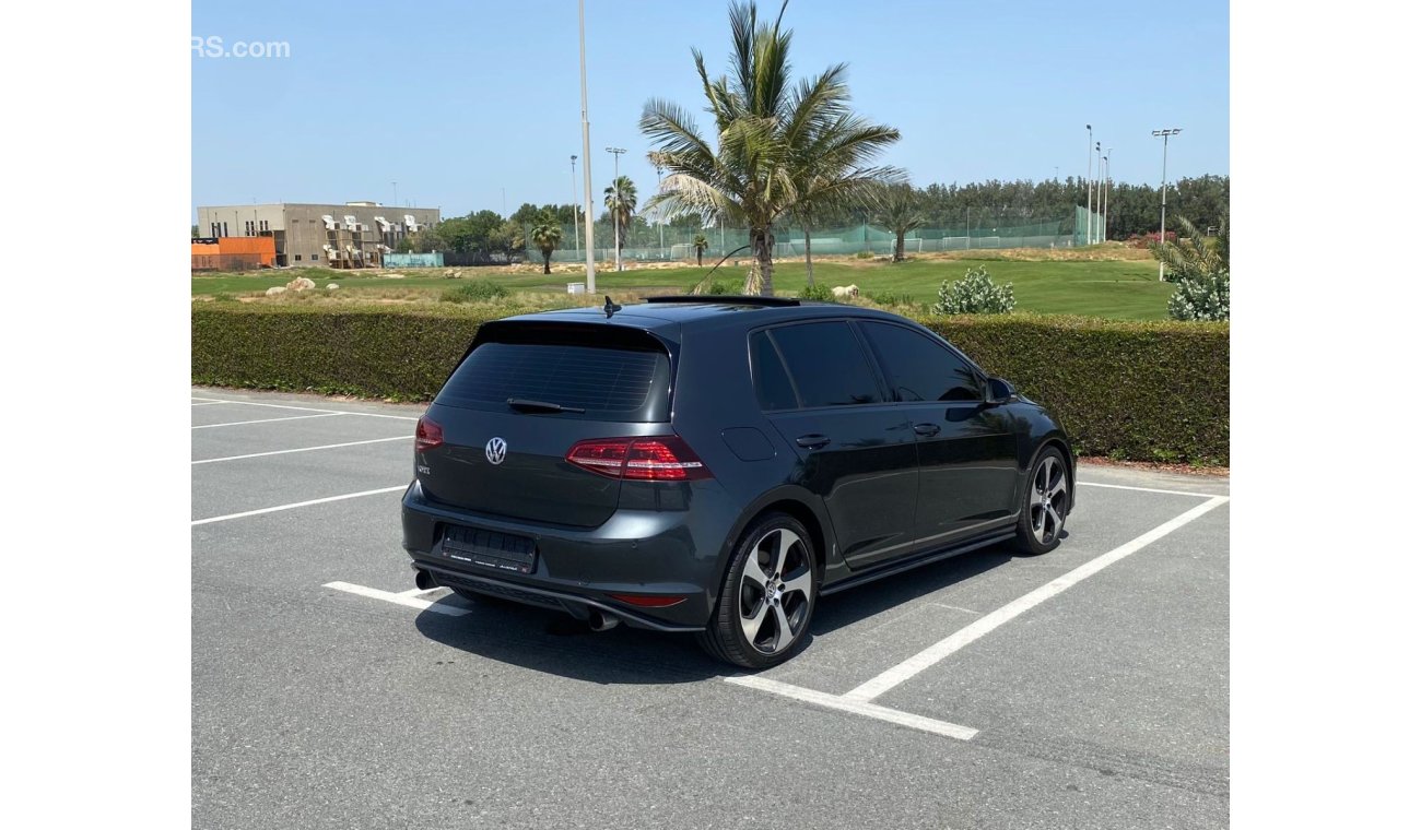 فولكس واجن جولف GTI