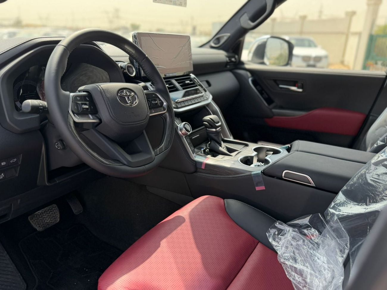 Toyota Land Cruiser TOYOTA LANDCRUISER LC300 VXR INSIDE BURGUNDY 2026 AL FUTTAIM SPECS