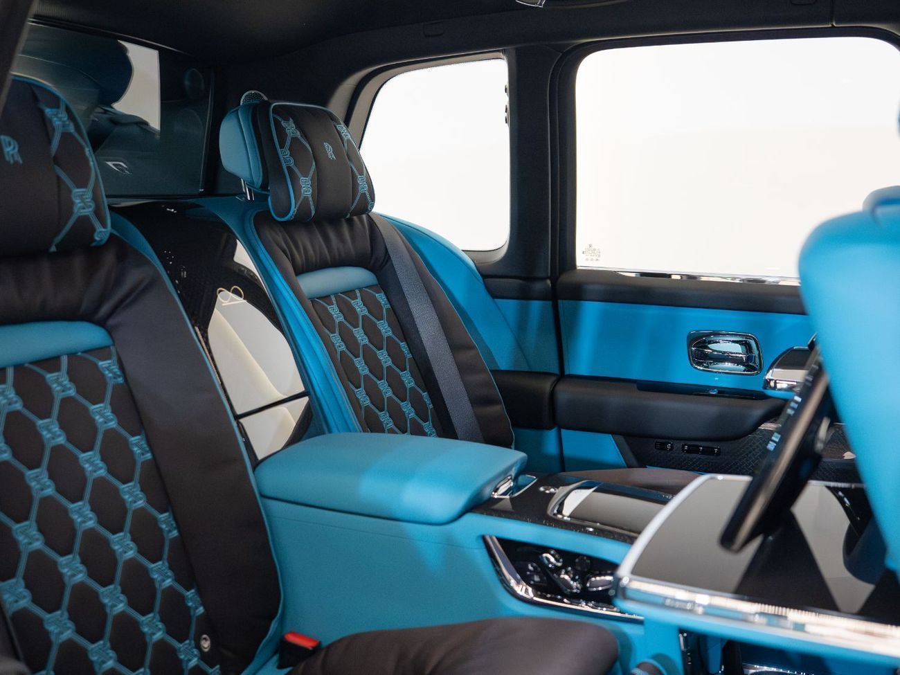 رولز رويس كولينان - BESPOKE TWO-TONE | GUCCI INTERIOR | BRAND NEW | 2025 | BLACK BADGE EDITION | 0 KM | FULL OPTION