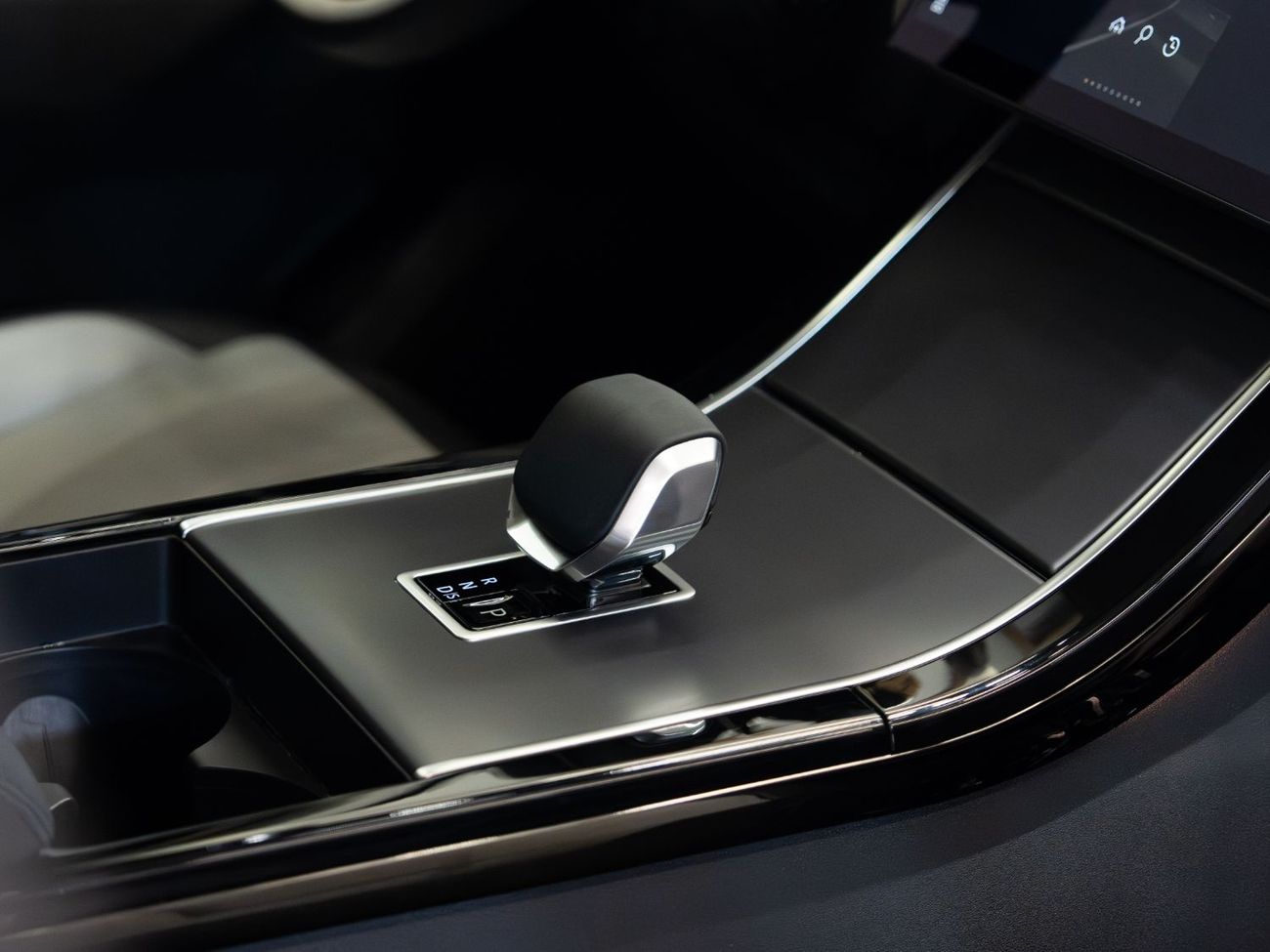 لاند روفر رينج روفر فيلار - R-DYNAMIC P250 | 2025 | AL TAYER | 5 YRS WARRANTY | LOW MILEAGE | PERFECT CONDITION