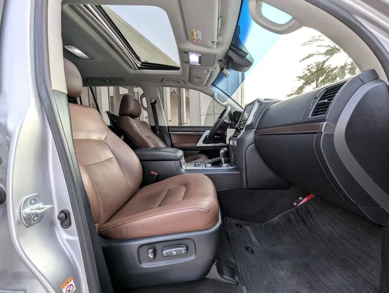 تويوتا لاند كروزر VXR Grand Touring GCC V8 Full Option TOP Very Premium Condition