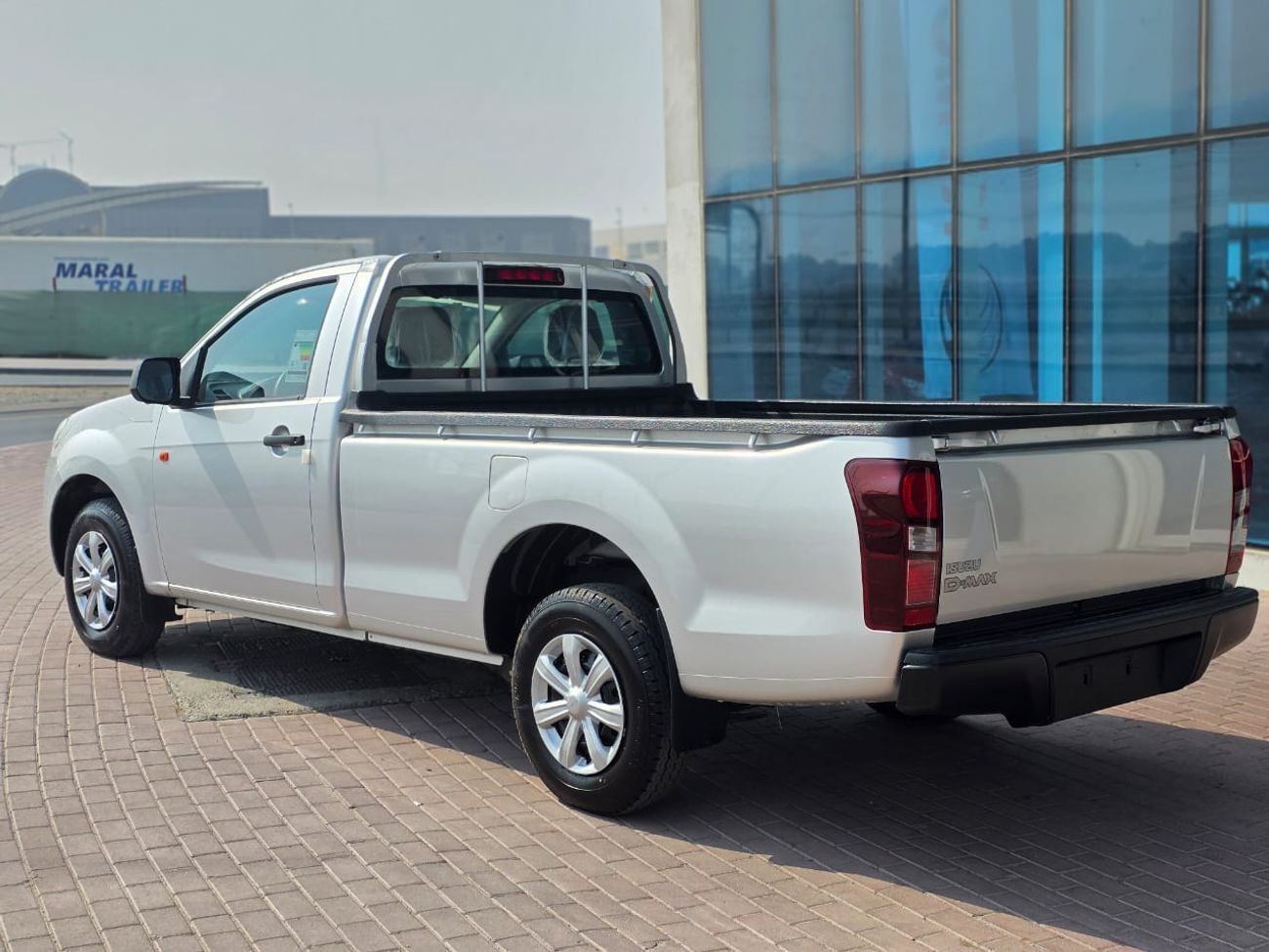 إيسوزو D ماكس 1.9L (4x2) Single Cab (2 Doors) MY 2025 - Made in India