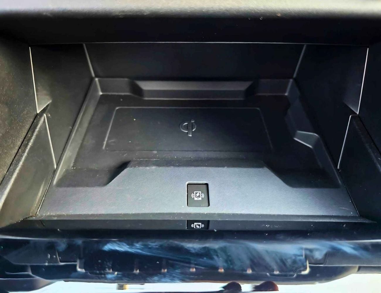 Mitsubishi L200 SPORTERO (NON GCC) SPORTERO || 2.4L DIESEL V4 A/T | PUSH START | LEATHER WITH DRIVER PWR SEAT | REAR CAMERA (CODE # SPT