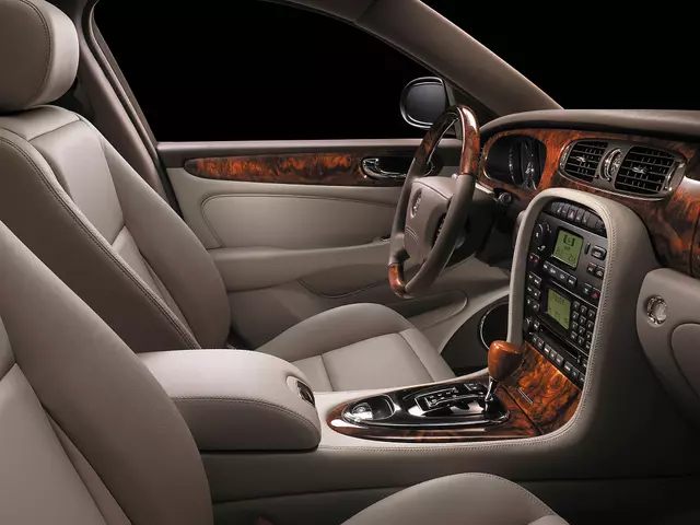 Jaguar XJ8 interior - Cockpit
