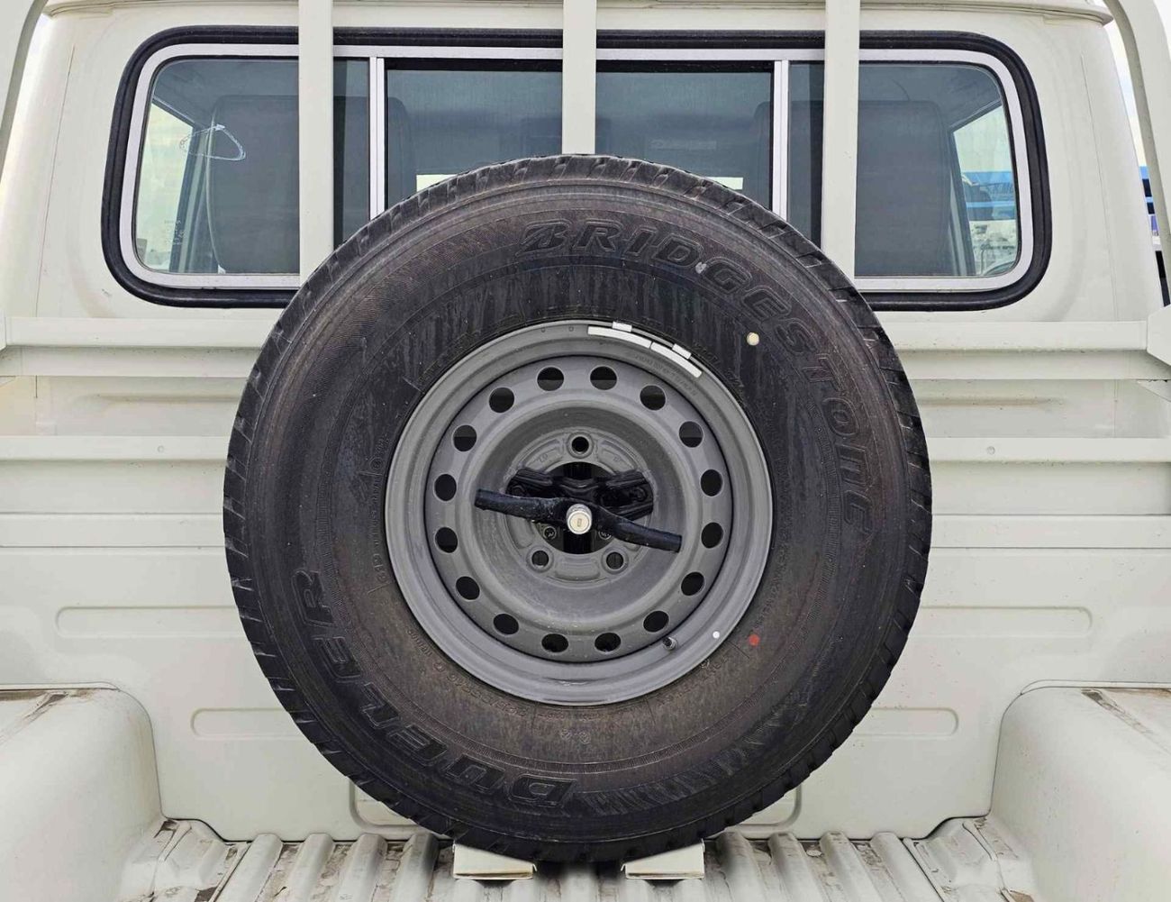 تويوتا لاند كروزر بيك آب LC79 / DOUBLE CABIN / 2.8L V4 DIESEL A/T / SNORKEL / 4WD (CODE # LC79)