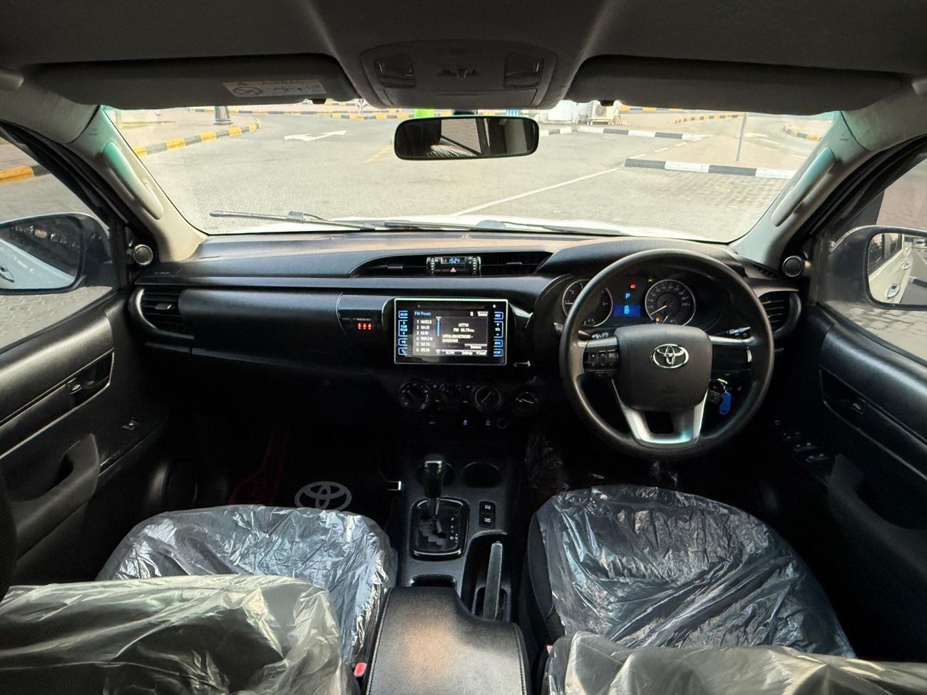 تويوتا هيلوكس SR Right Hand Drive