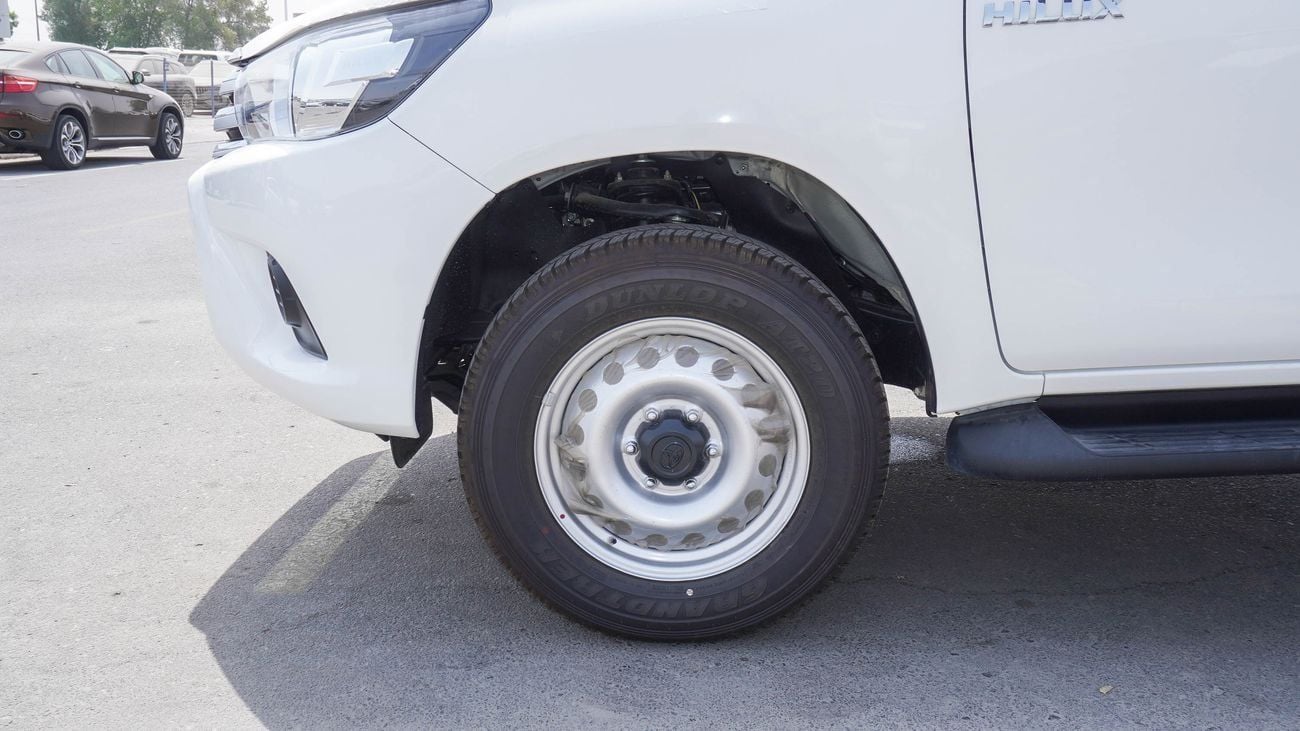 تويوتا هيلوكس GLX 2.4L DIESEL 4WD M/T