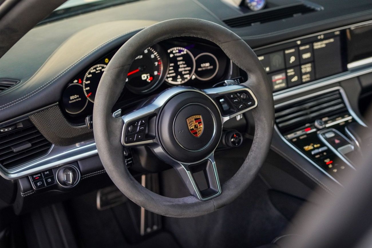 Porsche Panamera GTS 4.0L (455 HP)