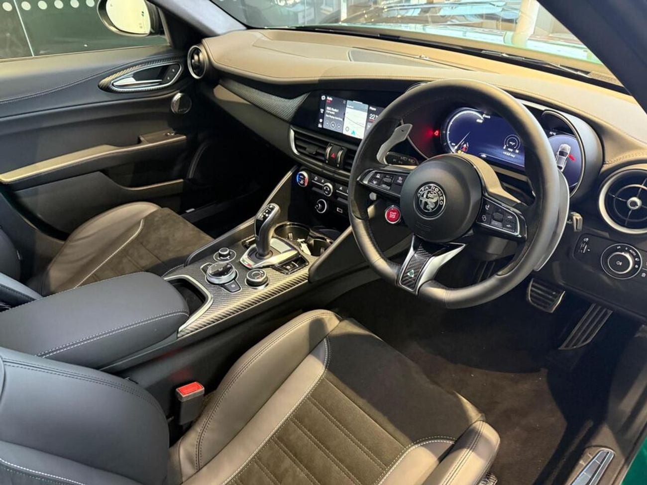 ألفا روميو جوليا 2.9 V6 Bi-Turbo Quadrifoglio Auto Euro 6 (s/s) 4dr (EXPORT ONLY) Right hand drive