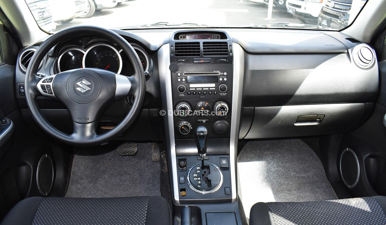 Suzuki Grand Vitara Gulf model 2008 Forwell silver color in excellent condition