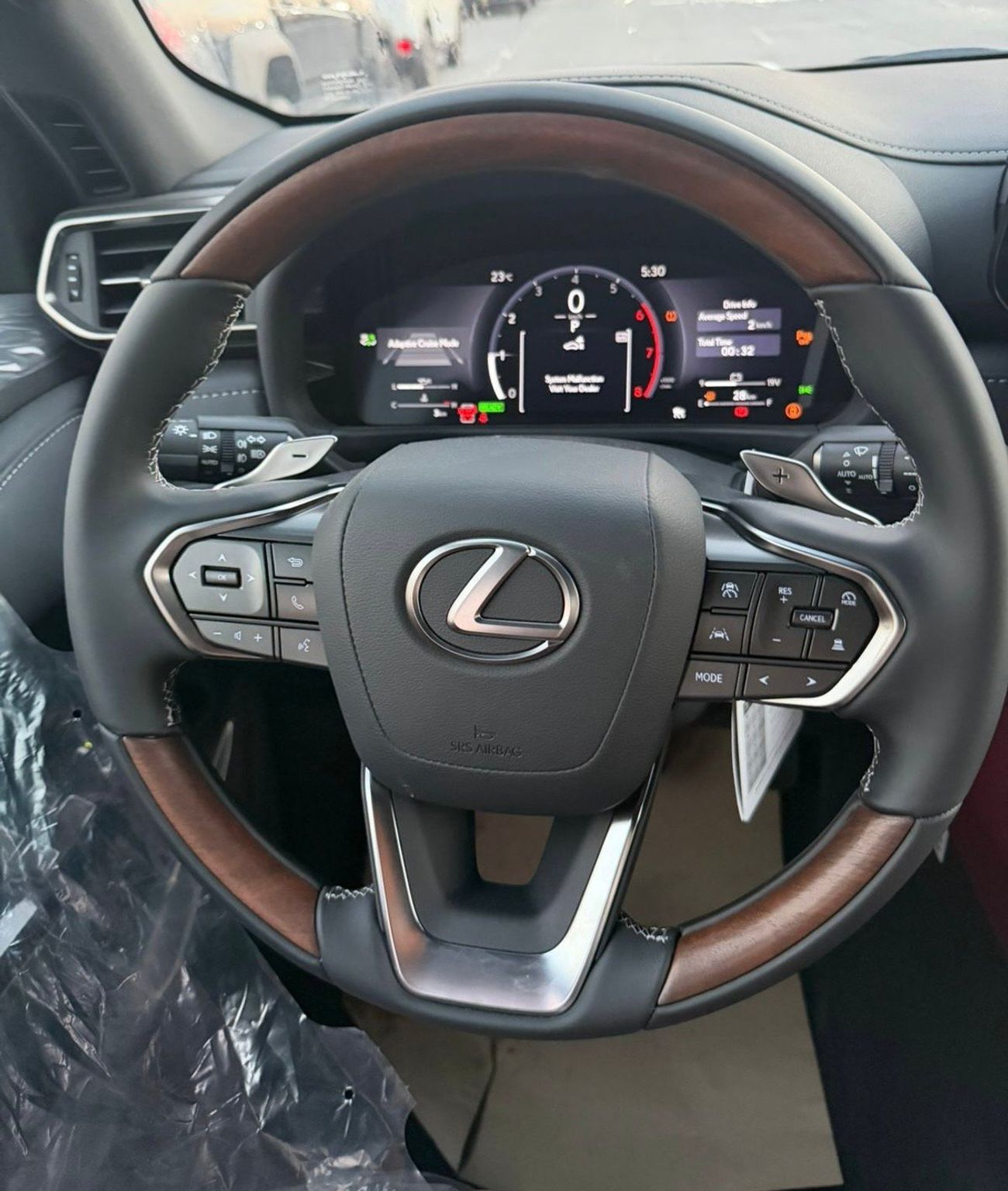 لكزس LX 700h 2025 Lexus LX700h Signature 3.5L AT Hybrid (with Auto park)