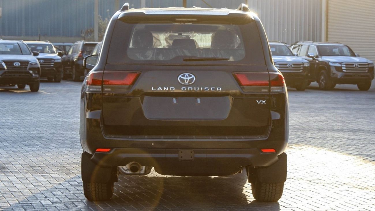 Toyota Land Cruiser TOYOTA LC300 4.0L VX V6 CHROME PACK P SEAT AT (Export Only)