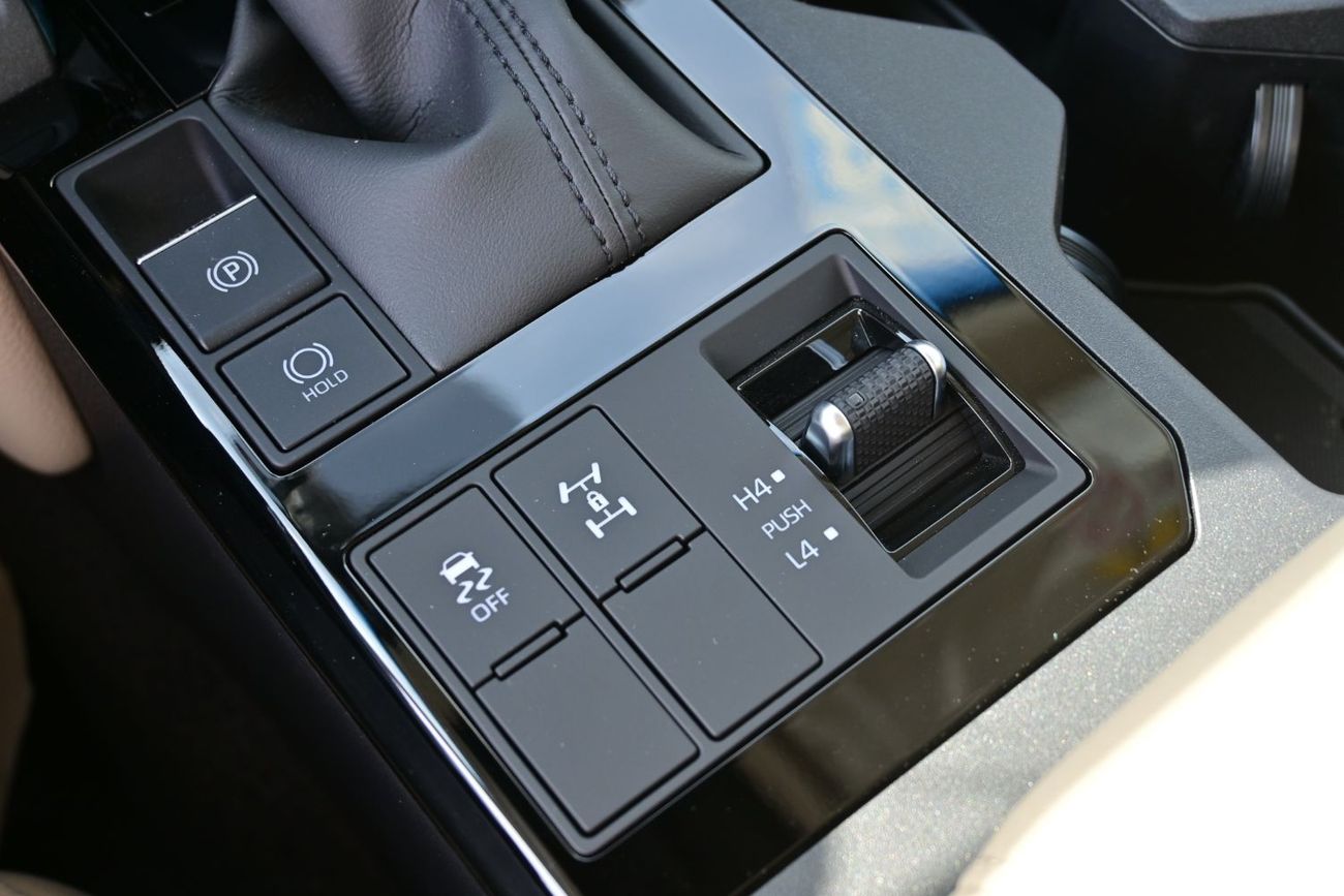 تويوتا برادو Toyota Land Cruiser Prado 2.4L Turbo, 4WD, Color White Model 2025