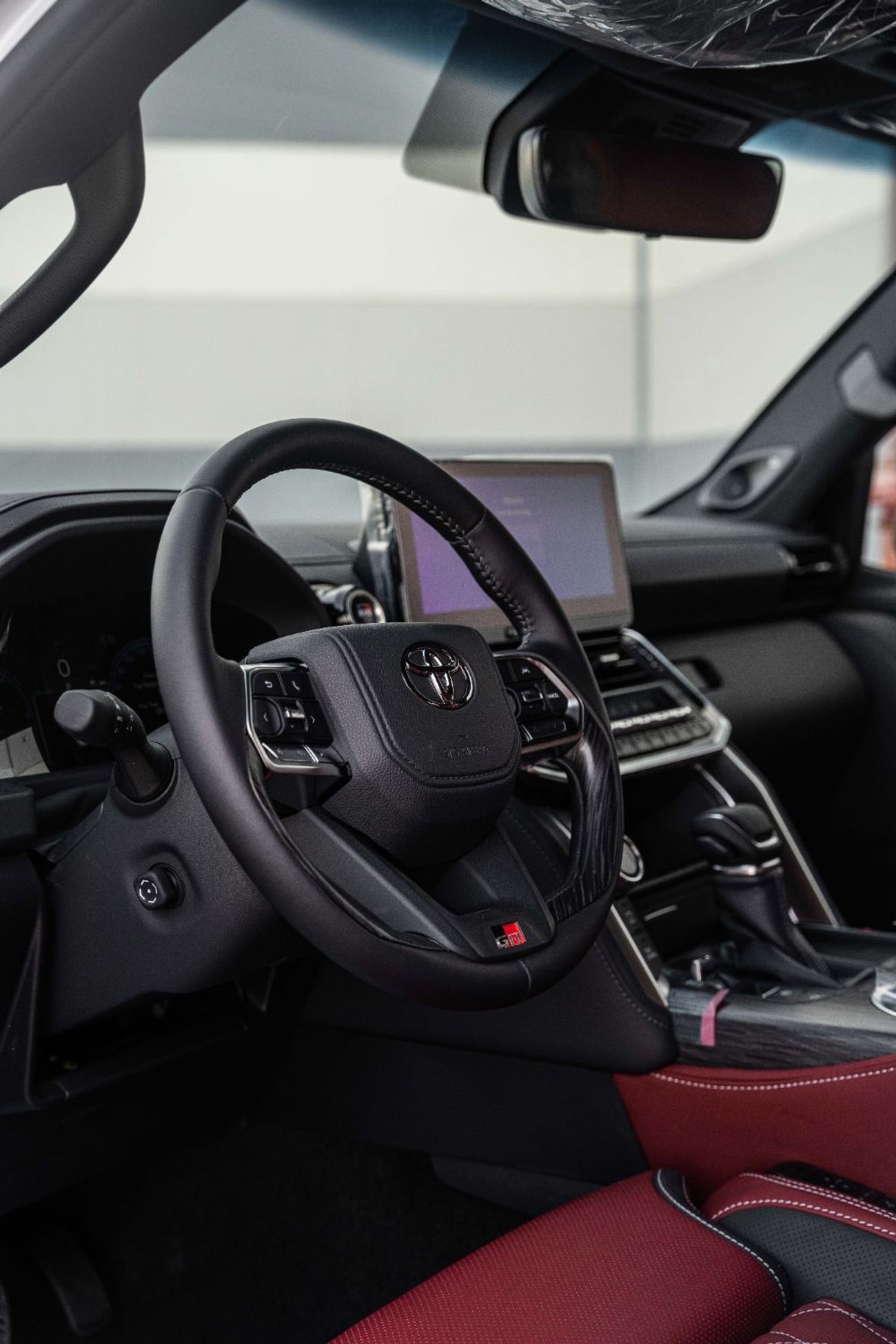 تويوتا لاند كروزر LC300 GR SPORT 3.3L DIESEL FULL OPTION WITH MBS AUTOBIOGRAPHY VIP MASSAGE SEAT AND ROOF STAR LIGHT