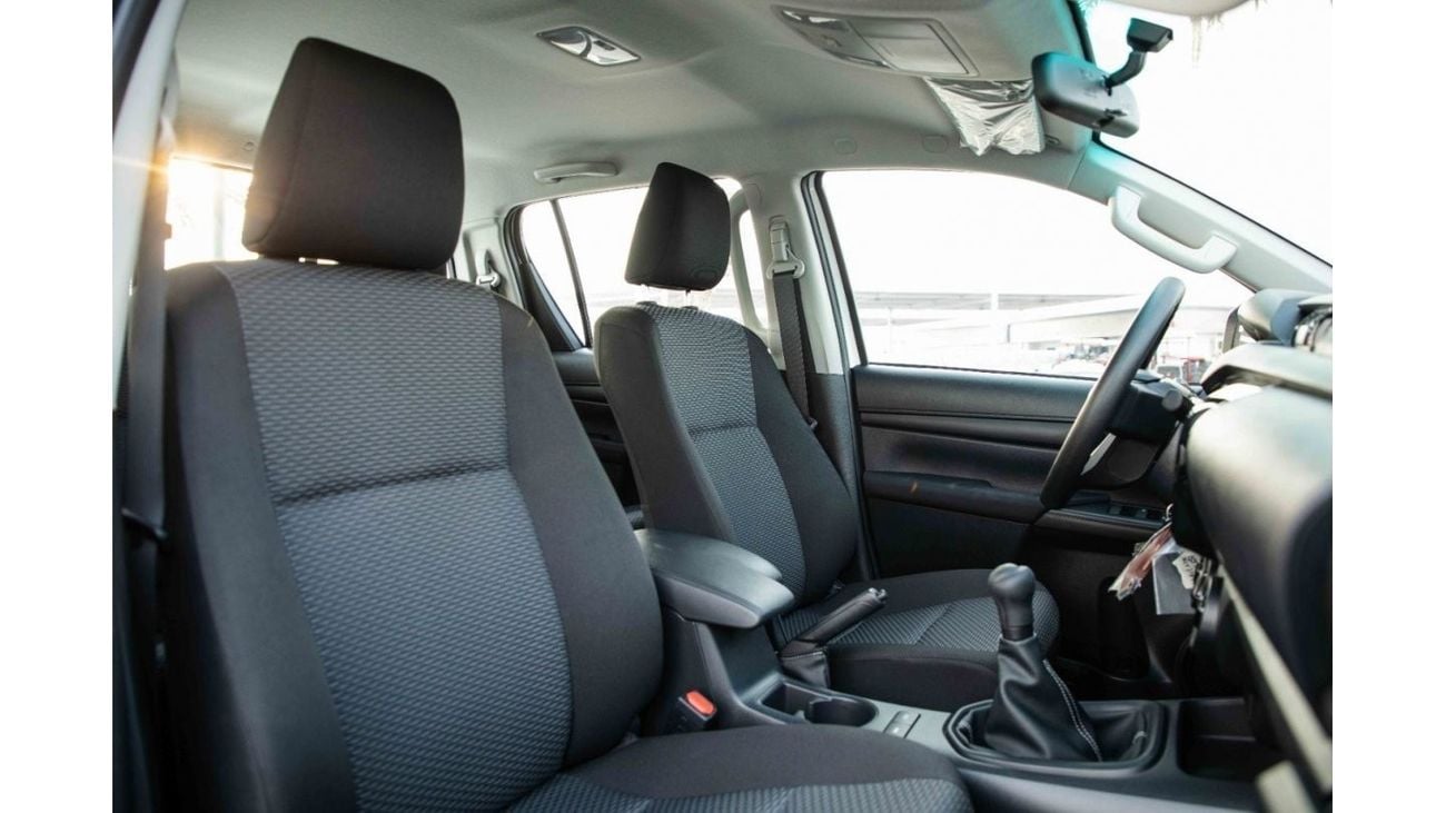 Toyota Hilux 2023 Toyota Hilux 4x4 DC 2.4 - White inside Black