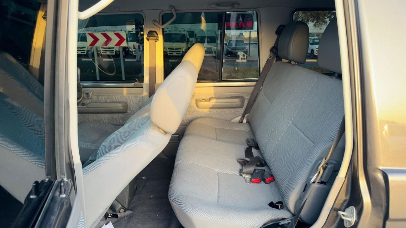 Toyota Land Cruiser 70 OFF-ROAD READY | RHD | MANUAL TRANSMISSION | 4500CC DIESEL | 2015 | BULL BAR + LED LIGHTS | ROOF RAC