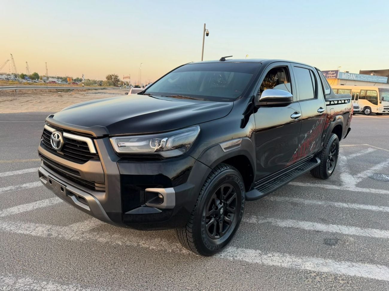 Toyota Hilux ADVENTURE 2021 Toyota Hilux Advanture Modified - 2.7L V4 - AWD 4x4- Rear Camera - Sidestep - Push