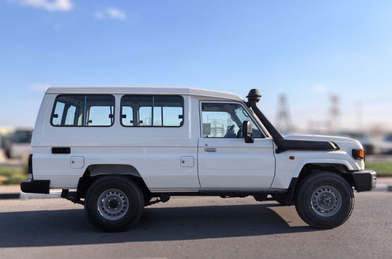 Toyota Land Cruiser 70 LC78 4.5L V8 Diesel M/T