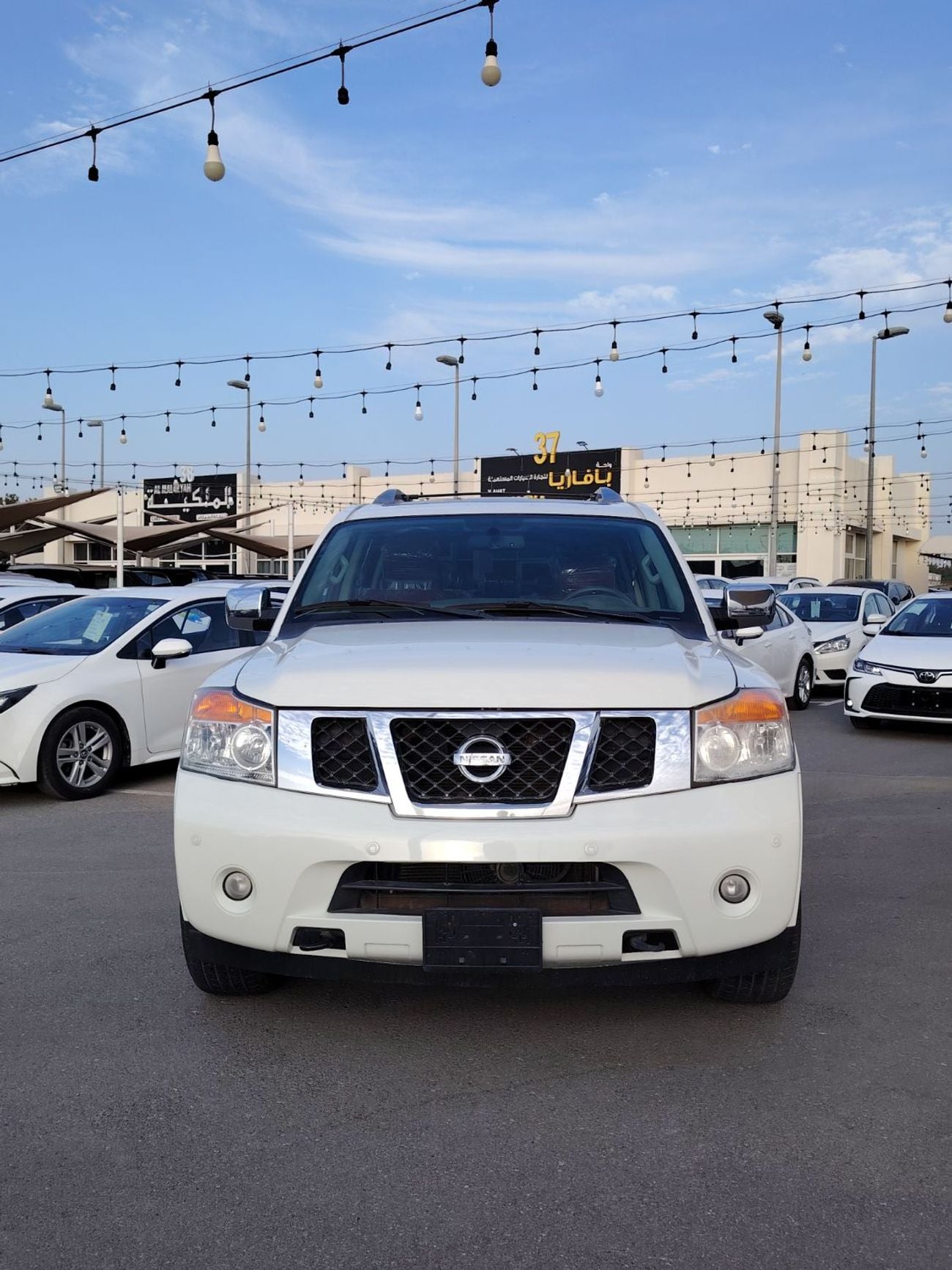 Nissan Armada LE 5.6L (320 HP)